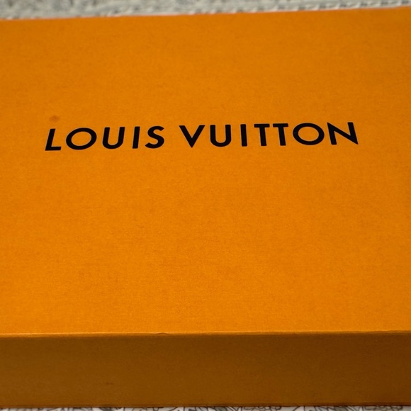 Louis Vuitton CarryAll MM - Picture 3 of 17